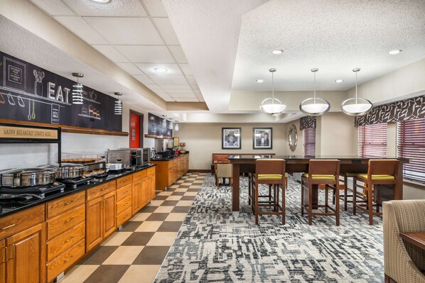 Café da manhã com buffet grátis todos os dias