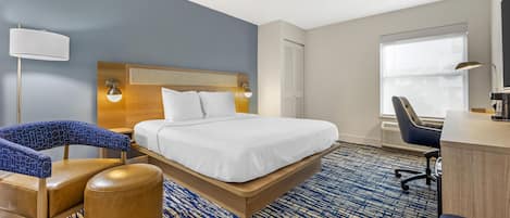 Standard Room, 1 King Bed, Non Smoking (Pet Friendly) | Hypo-allergenic bedding, desk, laptop workspace, iron/ironing board
