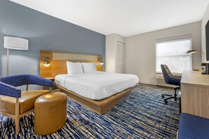 Standard Room, 1 King Bed, Non Smoking (Pet Friendly) | Hypo-allergenic bedding, desk, laptop workspace, iron/ironing board