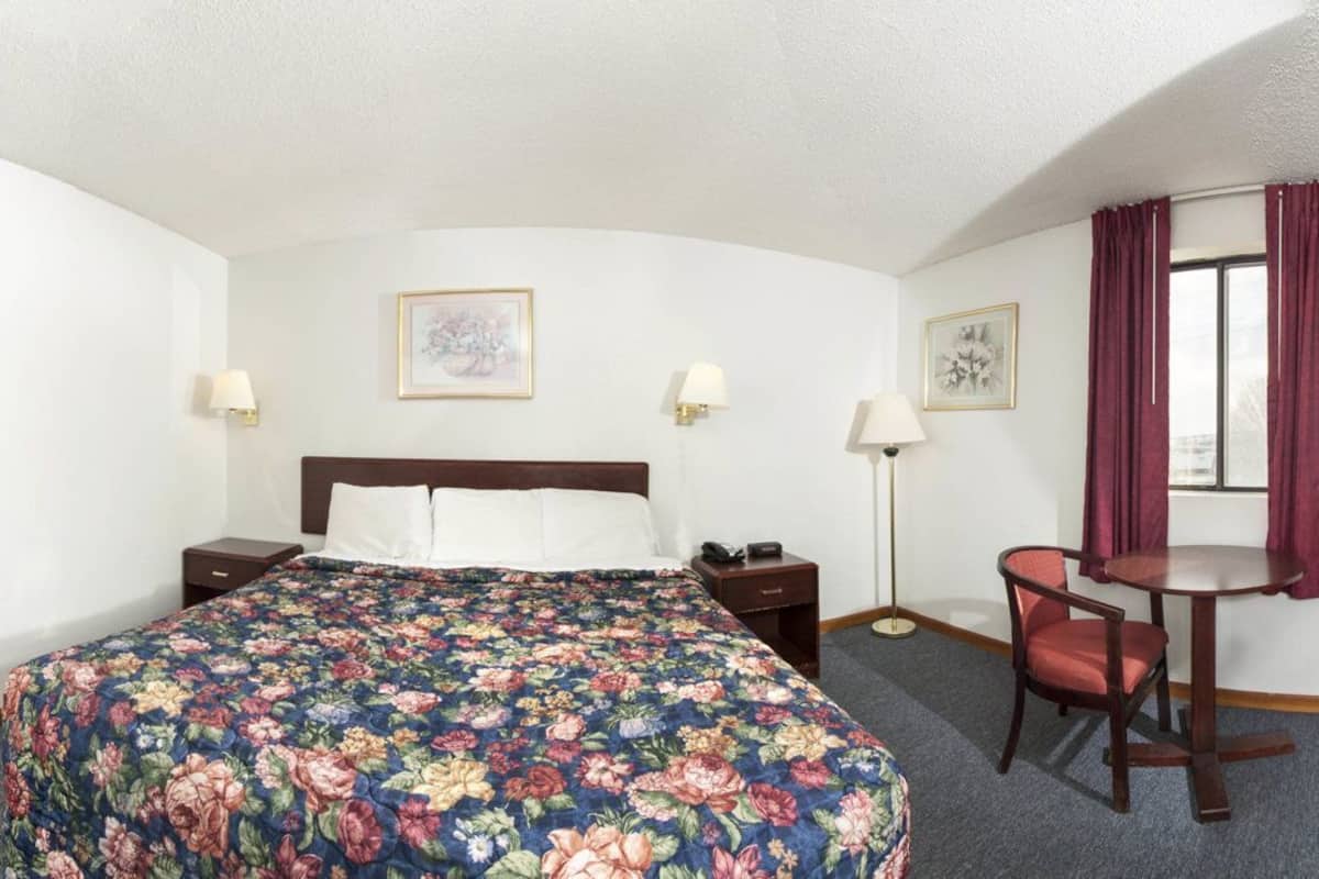 Desk, free WiFi, bed sheets