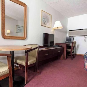 Desk, free WiFi, bed sheets - Oak Grove Inn (Oak Grove)