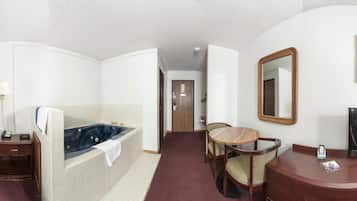 Room, 1 King Bed, Non Smoking, Jetted Tub | Desk, free WiFi, bed sheets