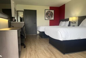 Habitación, 2 camas dobles, accesible para personas con discapacidad (Mobility Accessible) | Escritorio, tabla de planchar con plancha, cunas gratuitas