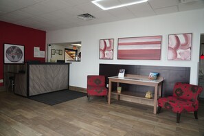 Reception - Ramada by Wyndham Harrisonburg (Harrisonburg)