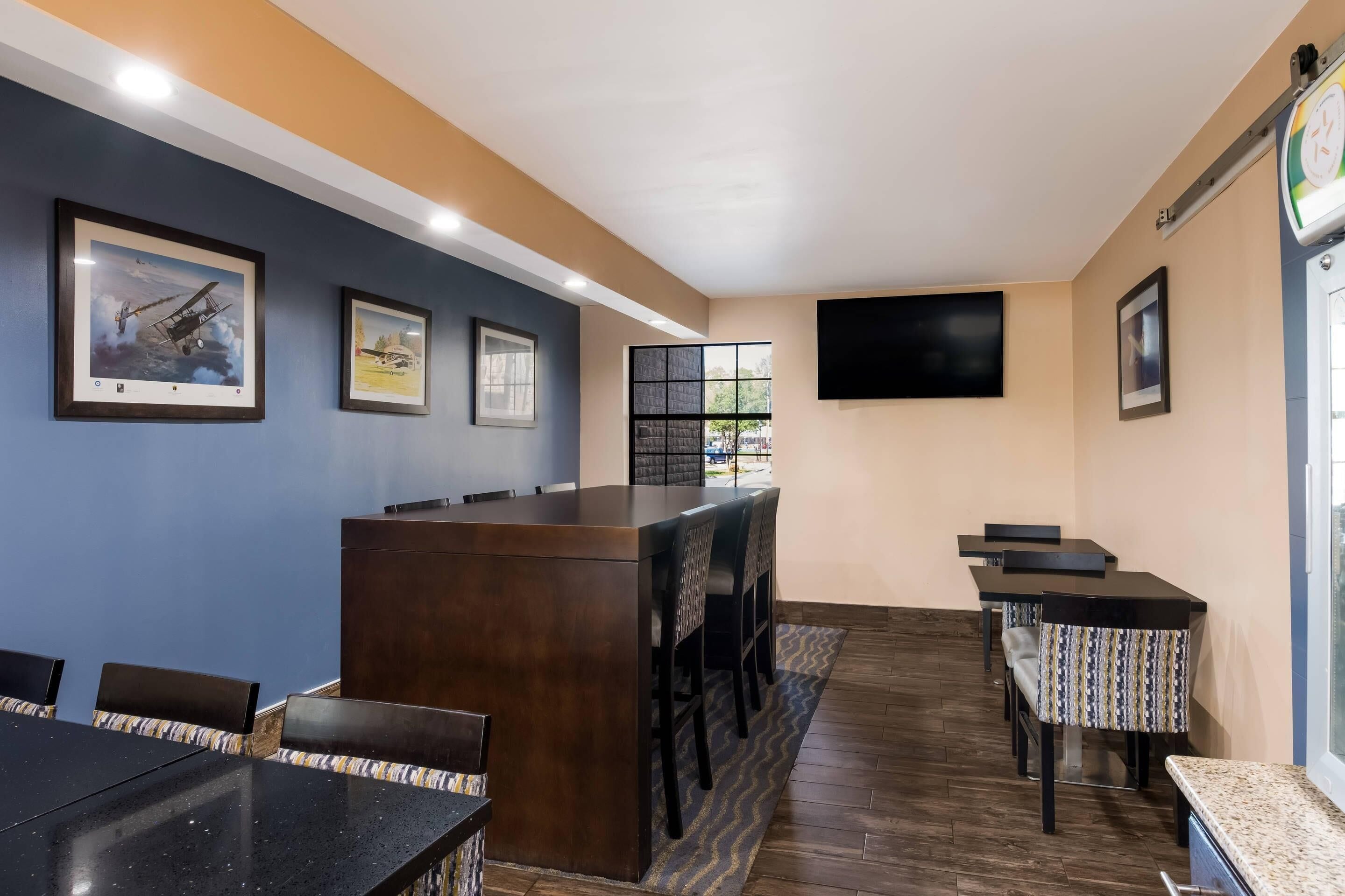 free daily continental breakfast