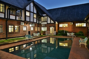 Outdoor pool - Cresta Churchill (Bulawayo)