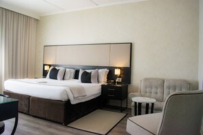 Superior Room, 1 Double Bed | 1 bedroom, in-room safe, desk, free WiFi