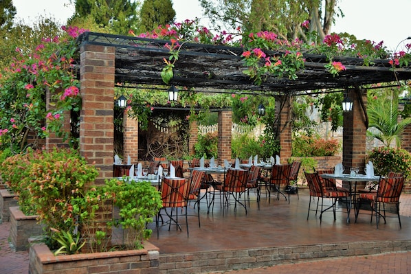 Daily English breakfast (USD 20 per person) - Cresta Churchill (Bulawayo)