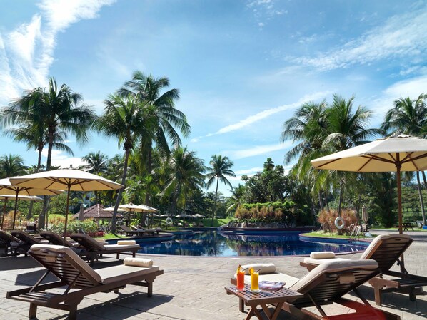 2 albercas al aire libre 