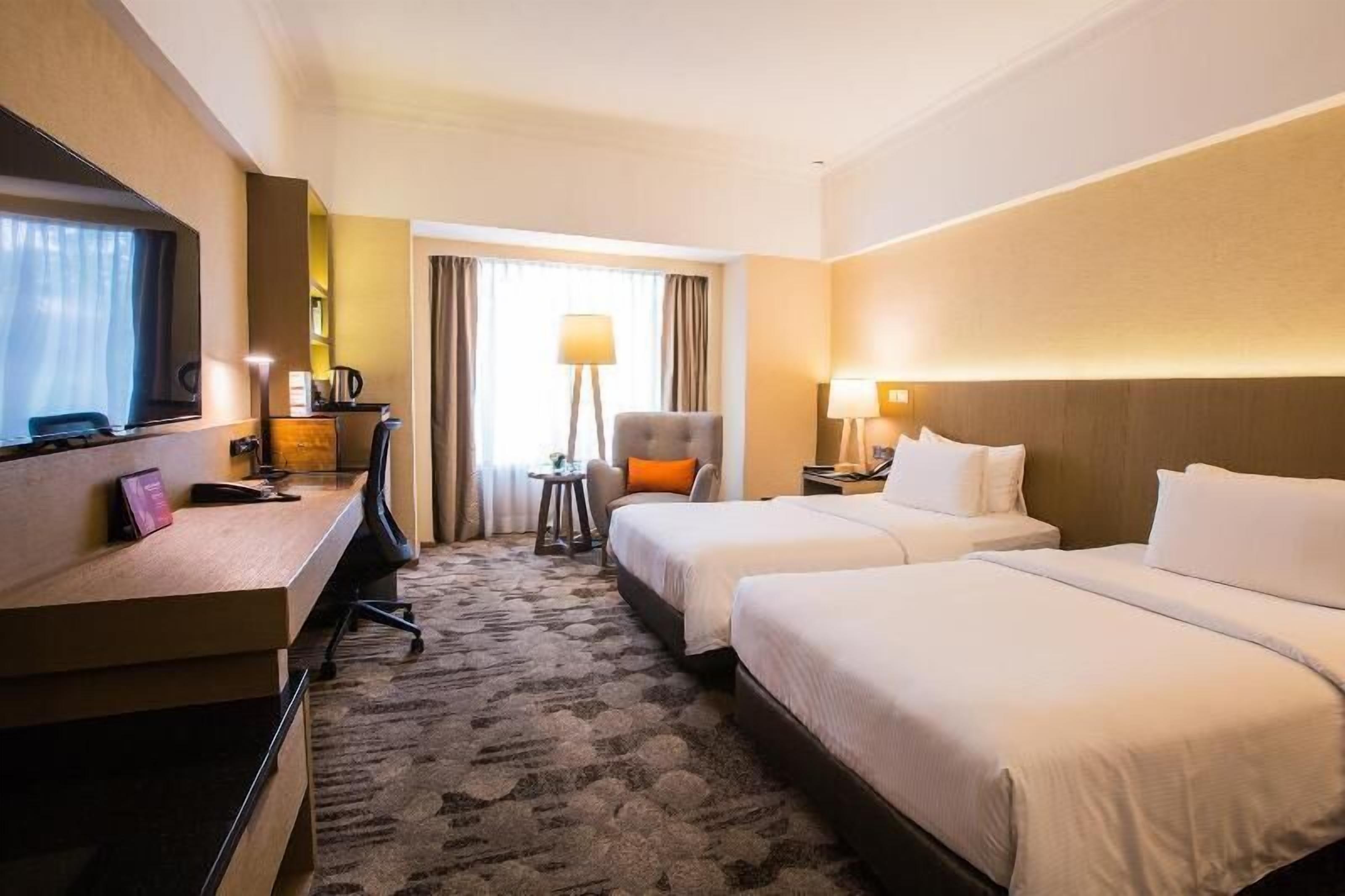 Minibar, safe på rommet, skrivebord og blendingsgardiner