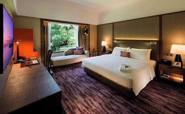 Minibar, in-room safe, desk, blackout curtains - The Saujana Hotel Kuala Lumpur (Shah Alam)