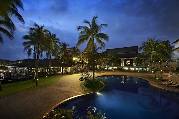 2 outdoor pools