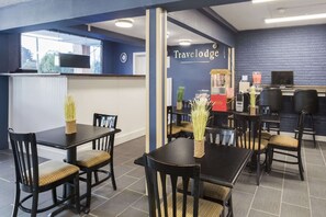 Lobby - Travelodge by Wyndham Savannah Area/Richmond Hill (Richmond Hill)