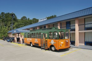 City shuttle - Travelodge by Wyndham Savannah Area/Richmond Hill (Richmond Hill)