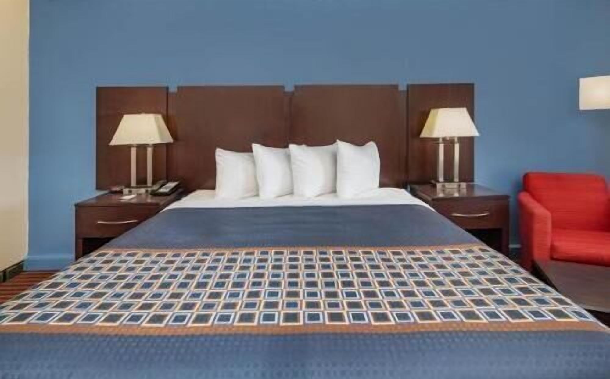 Premium bedding, in-room safe, desk, iron/ironing board
