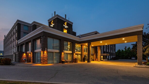 A modern hotel with a large entrance, multiple floors, and a well-lit facade. - Comfort Inn & Conference Centre Toronto Airport (Toronto)