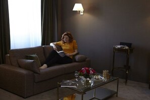 Hochwertige Bettwaren, Zimmersafe, individuell dekoriert, Schreibtisch