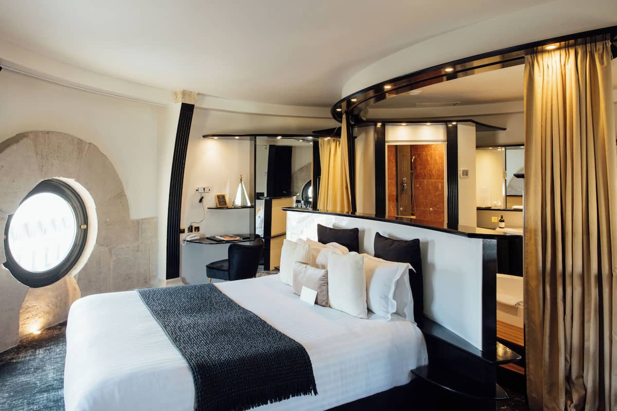 chambre Suite Coupole | Ropa de cama de alta calidad y caja de seguridad en la habitación