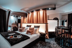 chambre Suite Coupole | Hochwertige Bettwaren, Zimmersafe, individuell dekoriert, Schreibtisch