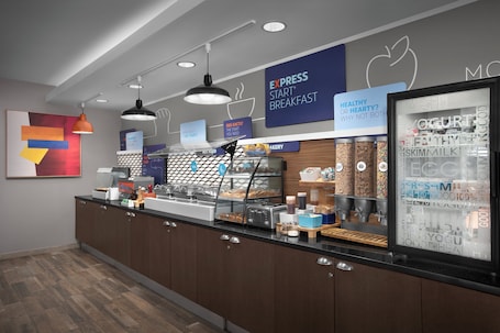 Restaurant. Holiday Inn Express Fargo-West Acres by IHG