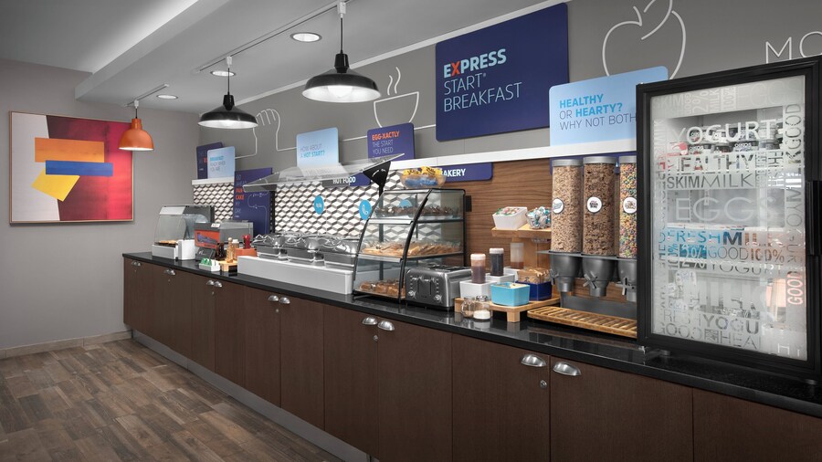 Holiday Inn Express Fargo-West Acres by IHG