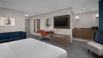 Cofres nos quartos, escrivaninha, ferros/tábuas de passar roupa