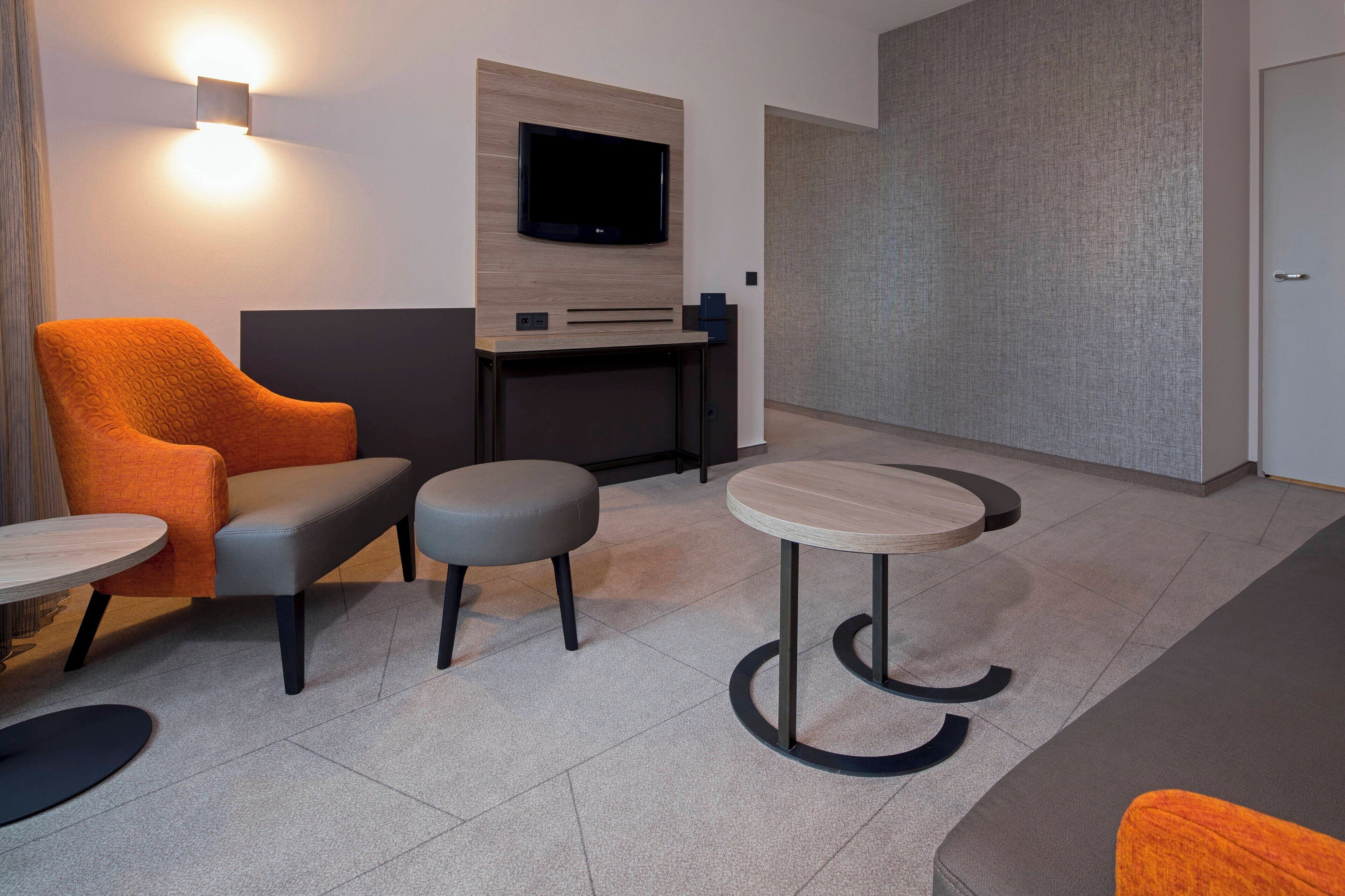 junior suite, 1 bedroom, non smoking | 1 bedroom, hypo-allergenic bedding, in-room safe, desk