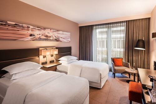 Executive Room, 2 Twin Beds | Hypo-allergenic bedding, in-room safe, desk, blackout drapes