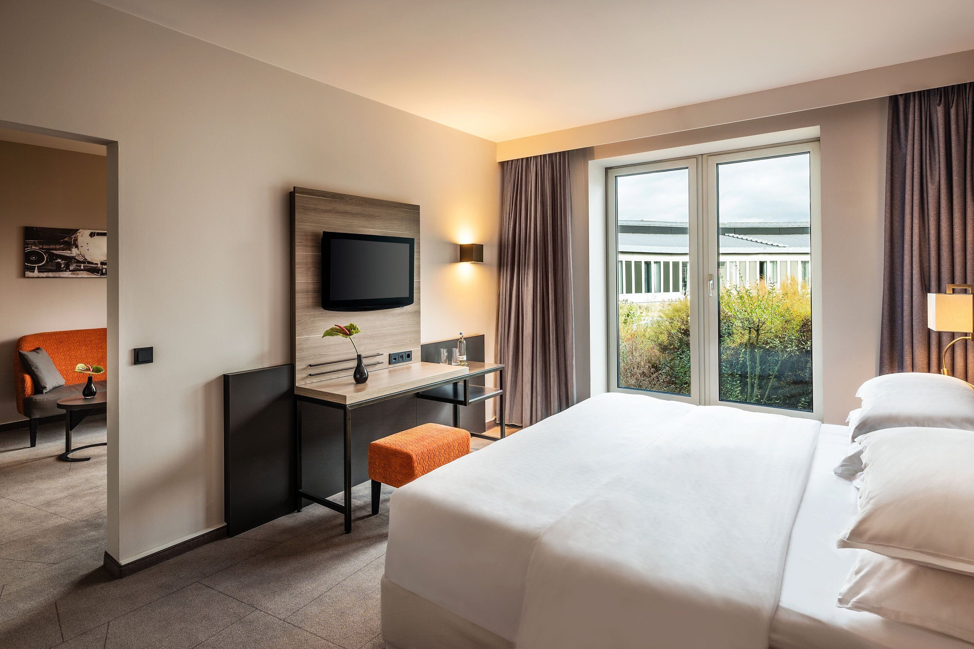 junior suite, 1 bedroom, non smoking | 1 bedroom, hypo-allergenic bedding, in-room safe, desk