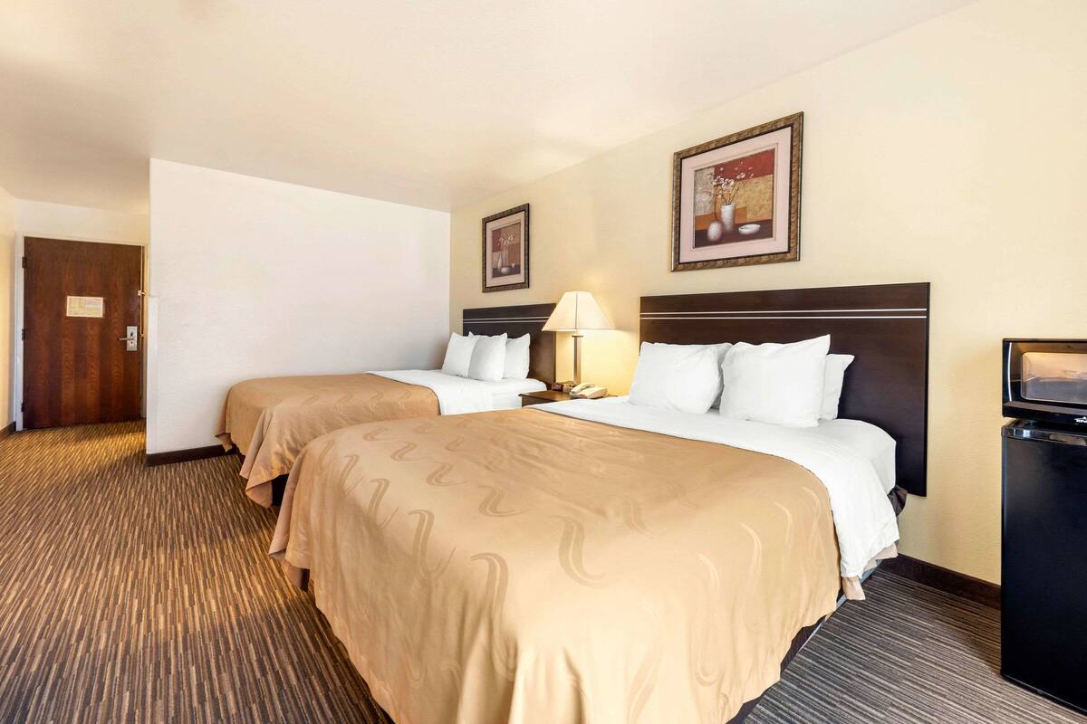 Pillowtop beds, desk, laptop workspace, blackout drapes