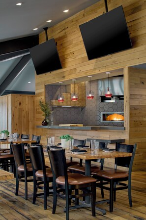 Breakfast, lunch and dinner served - Hotel Thaynes, Park City, a Tribute Portfolio Hotel (Park City)