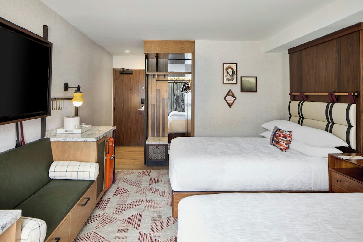 Habitación, 2 camas de matrimonio | Ropa de cama de alta calidad, edredones de plumas, caja fuerte