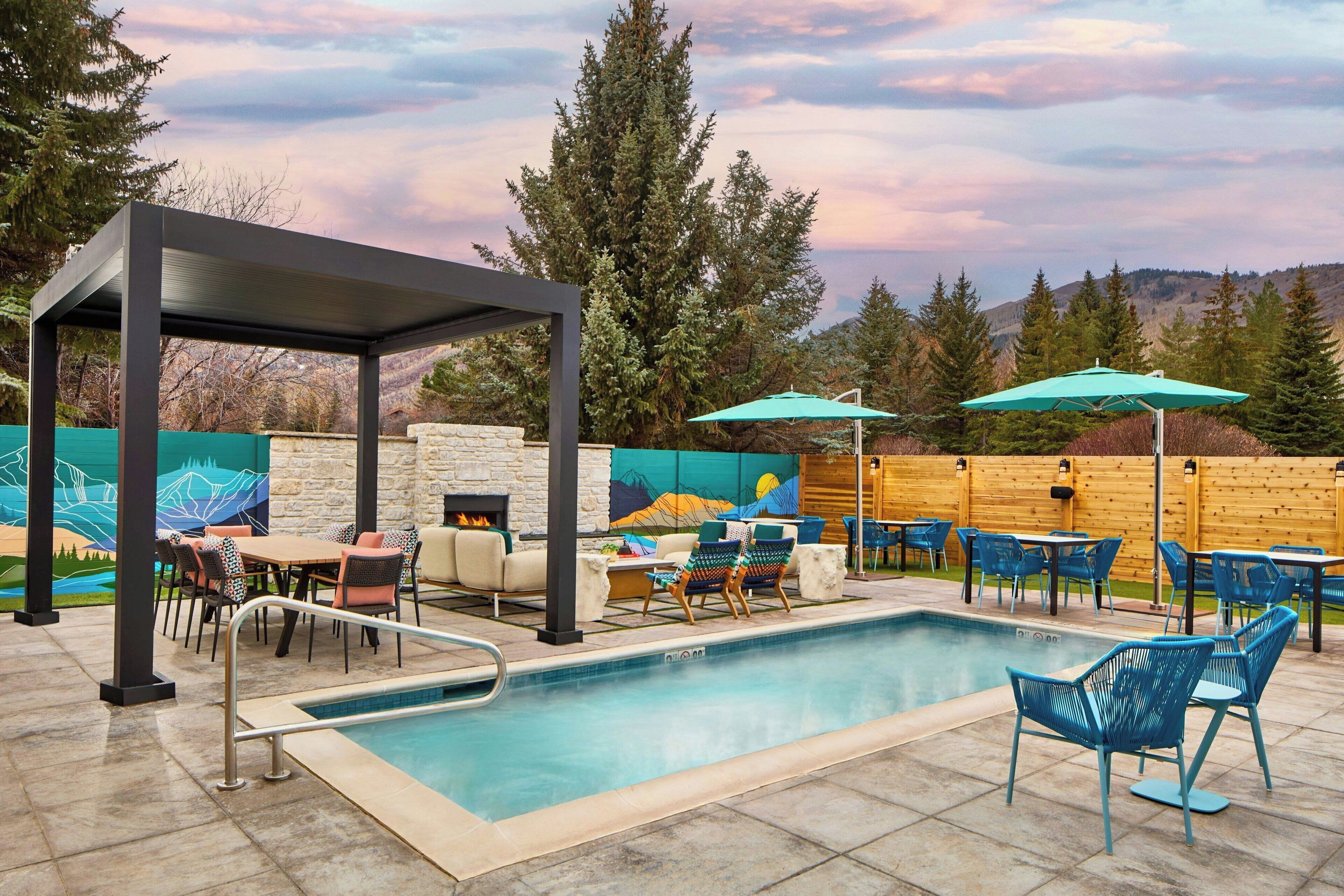 실내 수영장, 야외 수영장, 06:00 ~ 23:00 오픈, 수영장 파라솔, 일광욕 의자