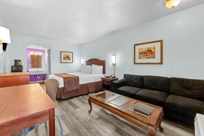 Escrivaninha, ferros/tábuas de passar roupa, berços (sobretaxa)