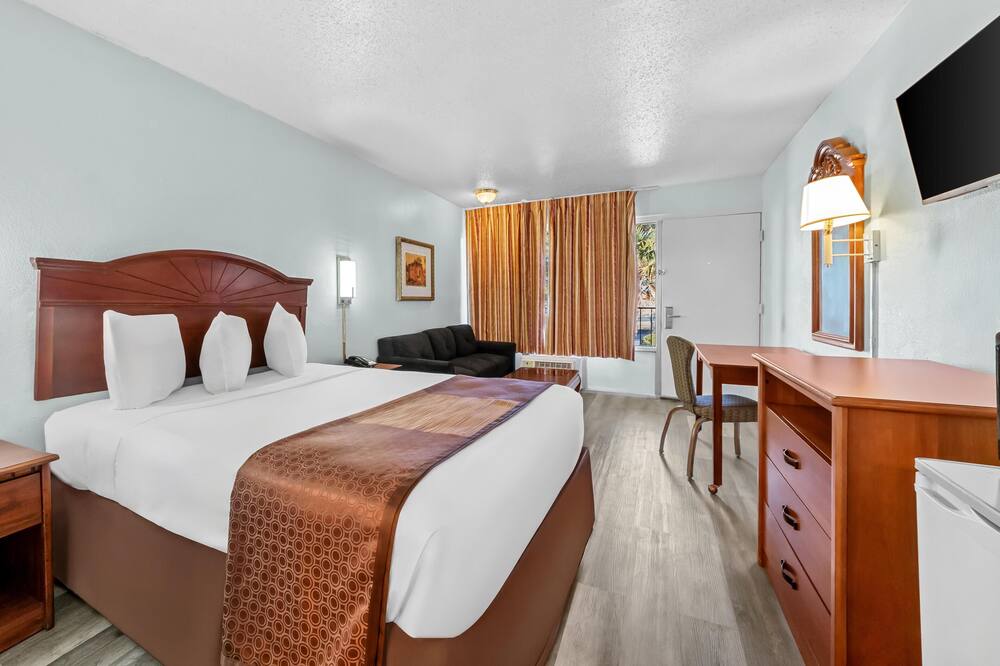 Knights Inn San Antonio near Frost Bank Center