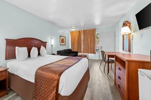 Desk, iron/ironing board, cots/infant beds, rollaway beds - Knights Inn San Antonio near Frost Bank Center (San Antonio)