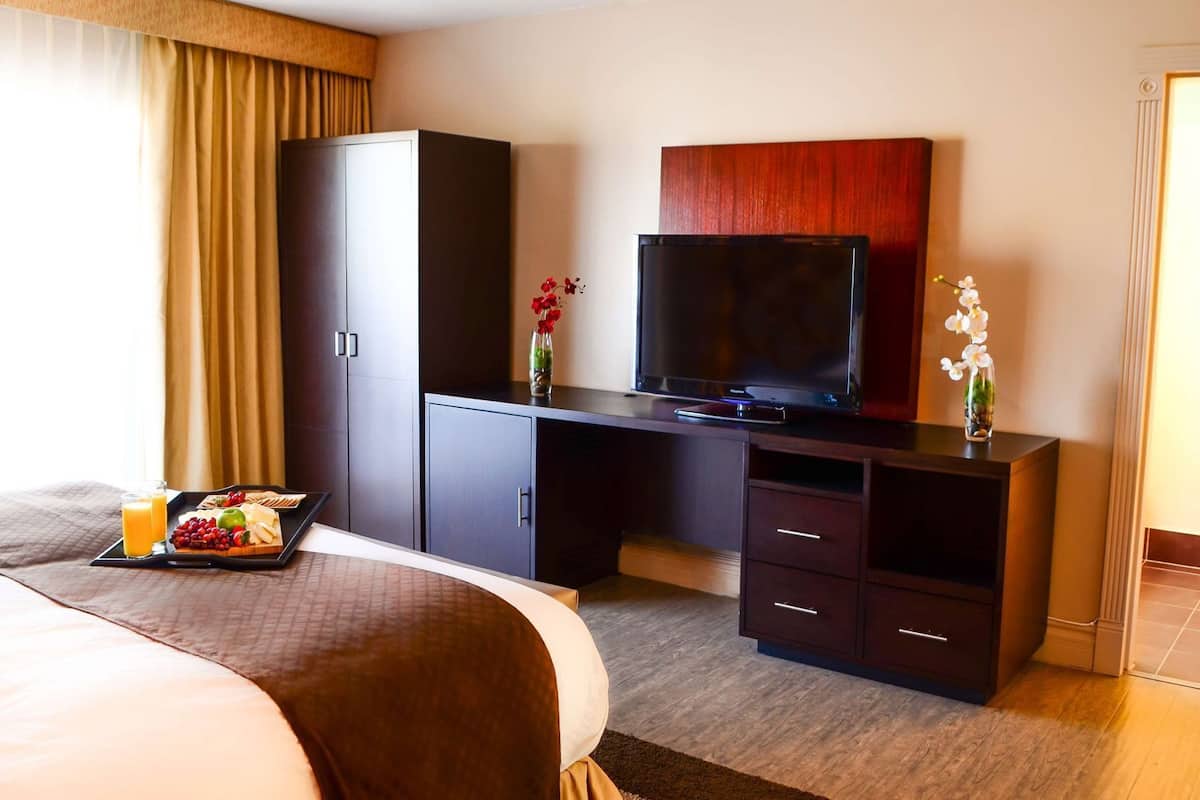 1 bedroom, hypo-allergenic bedding, pillow-top beds, in-room safe