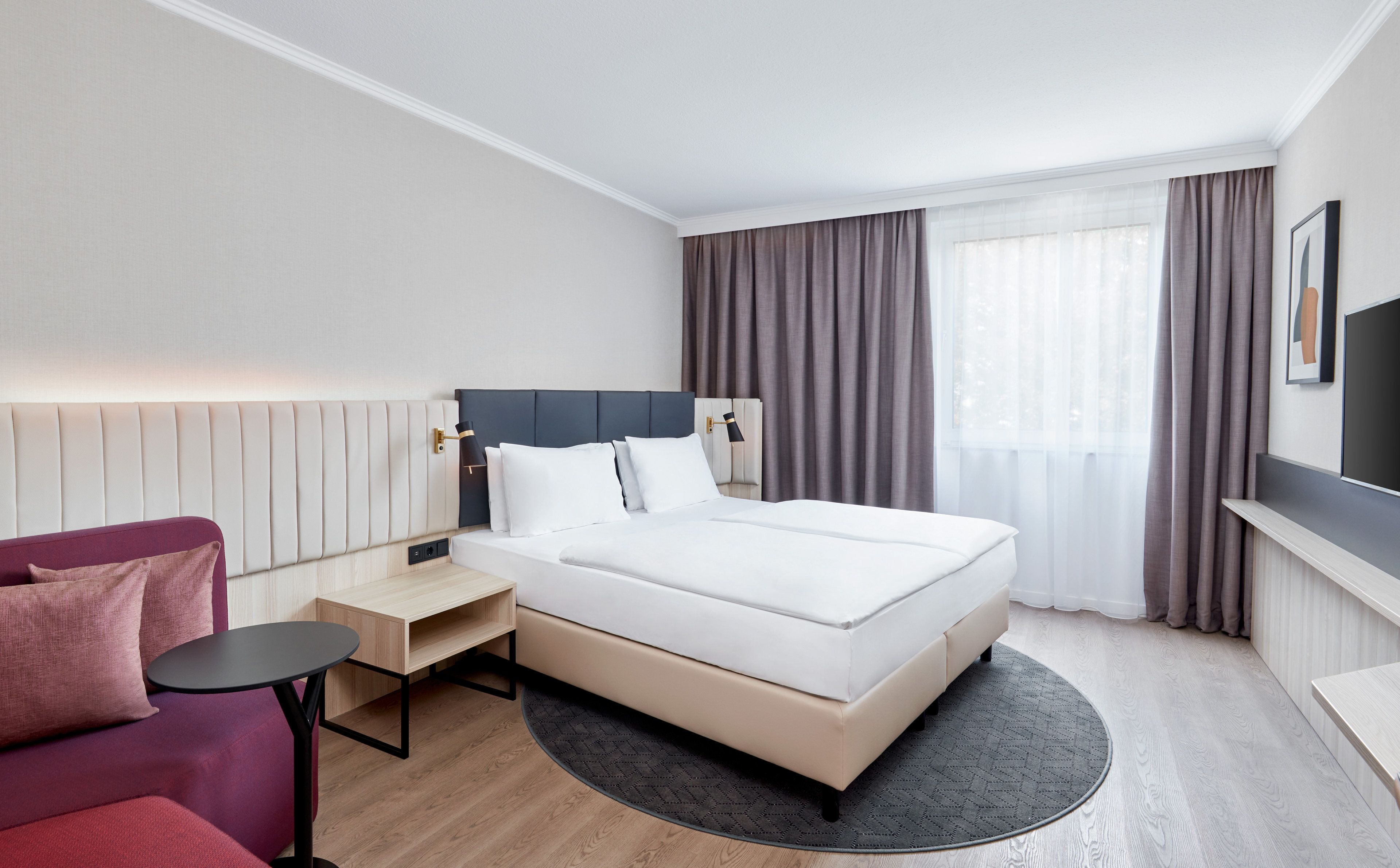 Hypo-allergenic bedding available, in-room safe, desk, laptop workspace