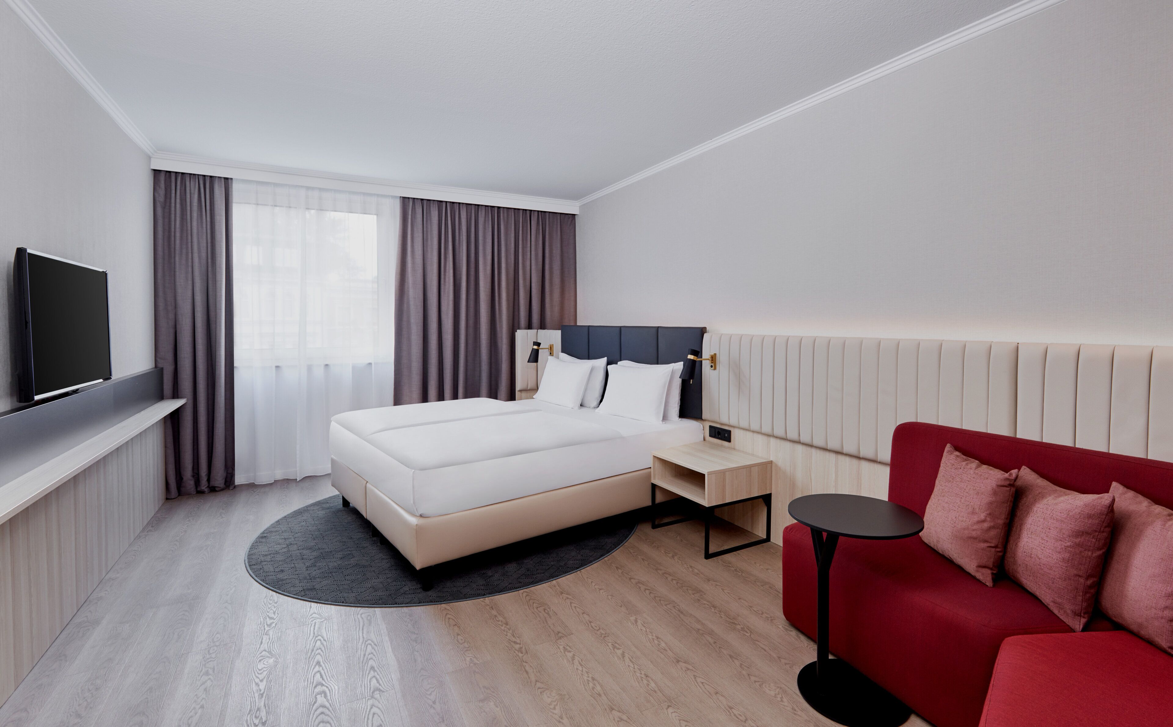 Hypo-allergenic bedding available, in-room safe, desk, laptop workspace