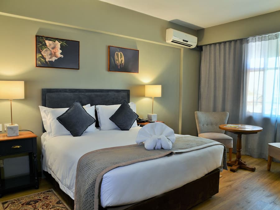 1 kamar tidur, brankas, meja kerja, dan Wi-Fi gratis