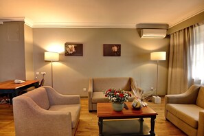 Coffres-forts dans les chambres, bureau, Wi-Fi gratuit, draps fournis
