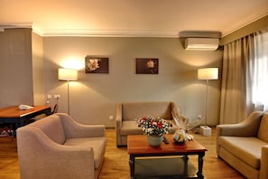 1 Schlafzimmer, Zimmersafe, Schreibtisch, kostenloses WLAN