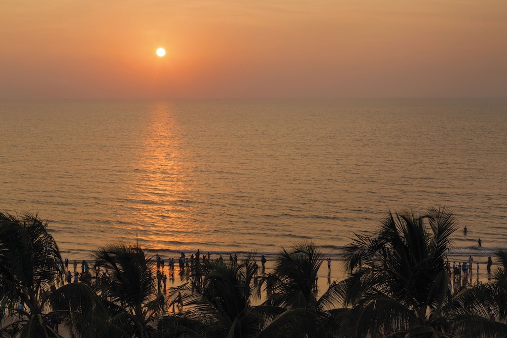 Ramada Plaza by Wyndham Palm Grove by null