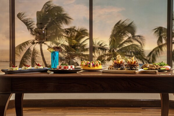 Executive Salon Room | Premium bedding, memory foam beds, minibar, in-room safe