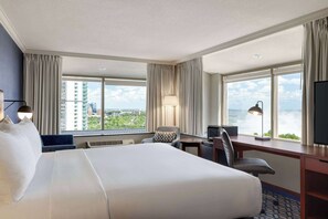 Room, 1 King Bed, Non Smoking, City View (Upper Floor) | Down comforters, pillowtop beds, in-room safe, desk - Wyndham Grand Fallsview Hotel (Niagara Falls)