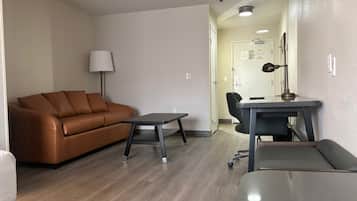 Premium bedding, in-room safe, desk, iron/ironing board