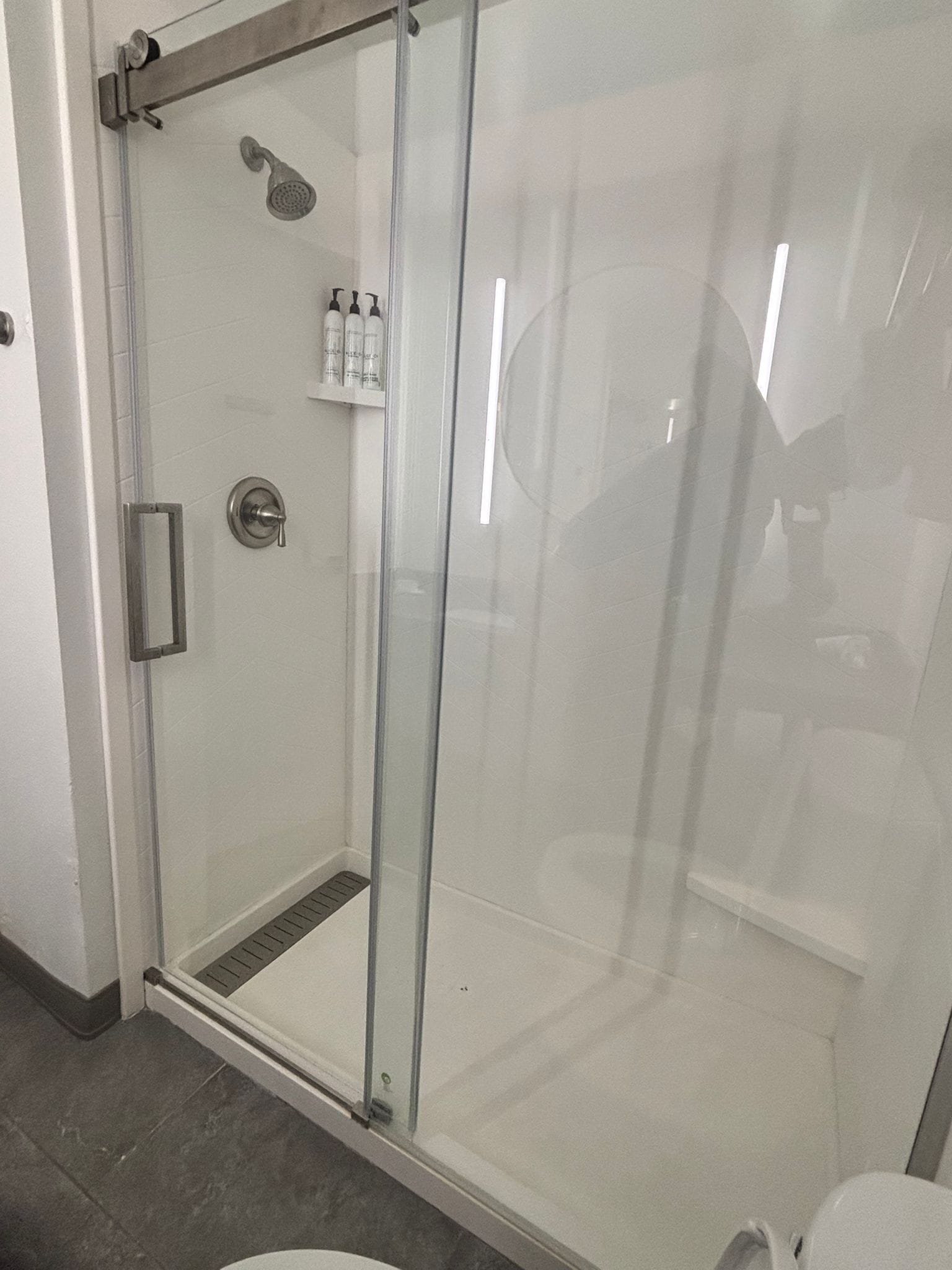 combined shower/bathtub, free toiletries, hair dryer, towels