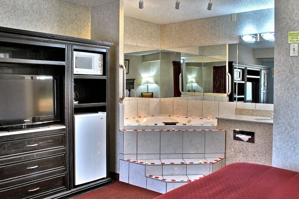 luxury hotels in Monroeville