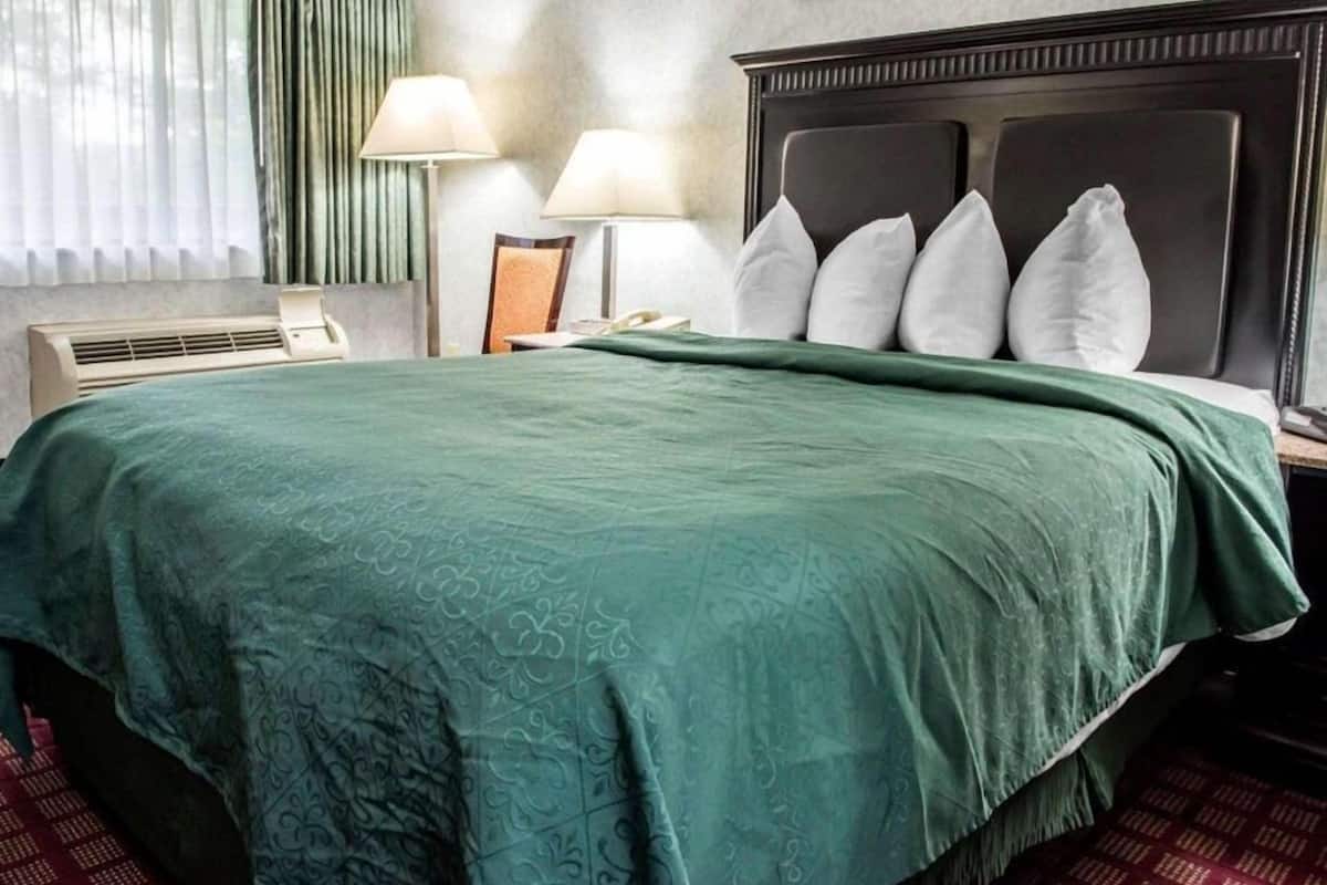 In-room safe, desk, soundproofing, iron/ironing board