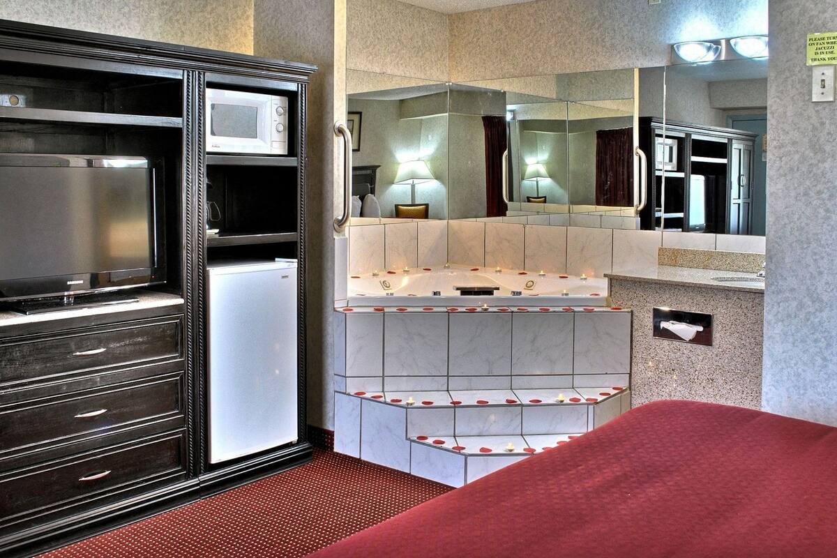 In-room safe, desk, soundproofing, iron/ironing board